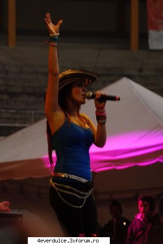 :hi: dulce maria